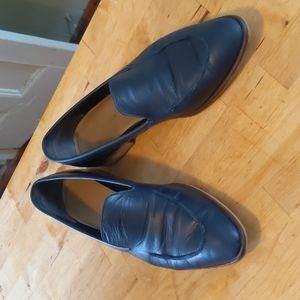 Everlane Modern Loafer in Navy Blue